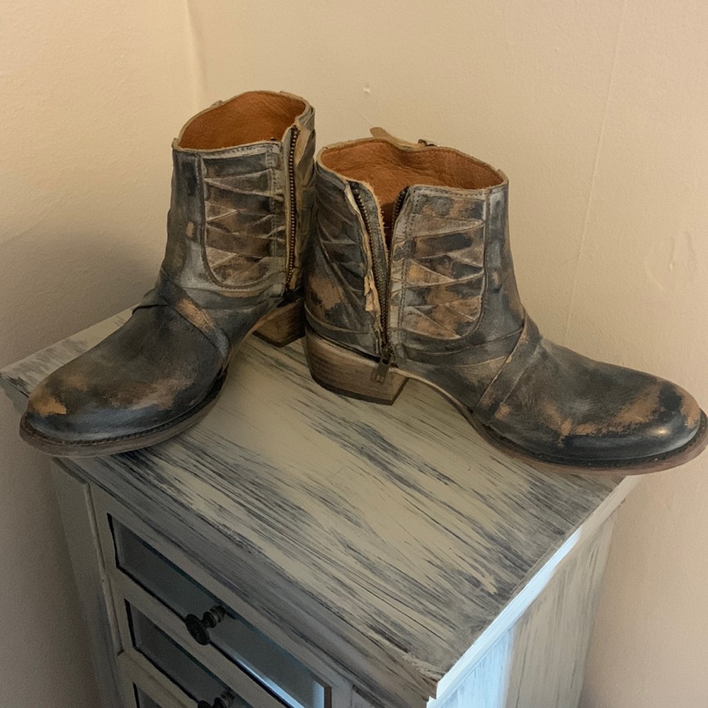 Freebird grey distressed bootie 10
